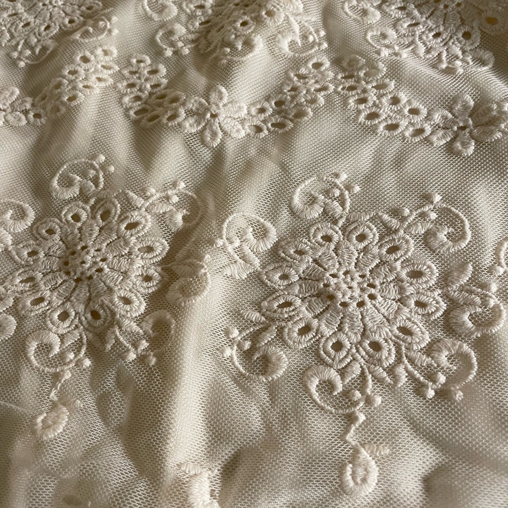 Sleeveless, lace 2 tiered top, cream color, sheer bottom tier, size L